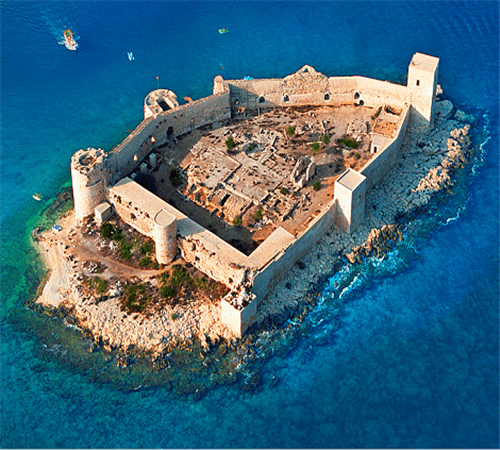 Akdeniz'in turistik ve liman kentlerinden olan Mersin'de, birçok tasarımda mermer, granit ve traverten gibi doğal taşlar yapı malzemesi olarak kullanılırlar.