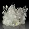 Kuvars, silisyum ve oksijen atomlarından oluşan, yer kabuğunda oldukça sık görülen sert ve kristal yapılı mineraldir.